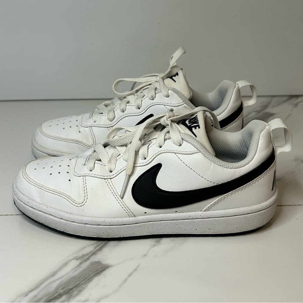 Nike All Day Play Black and White Shoes Size 4 - Picture 4 of 7